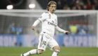 تشيلسي يؤجج الصراع اللندني على مودريتش