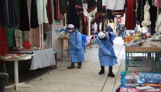 تطهير شوارع في الضفة الغربية لاحتواء انتشار كورونا