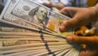 الدولار يوقف نزيف الخسائر مع بحث المستثمرين عن ملاذ آمن