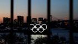 الأسهم اليابانية تهبط بعد مخاوف عزل طوكيو 