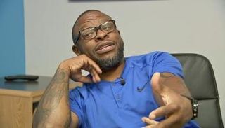 براد تيرينس جوردان المعروف بـ"سكارفيس"