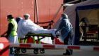 فرنسا تنقل حالات كورونا الحرجة للعلاج بالخارج