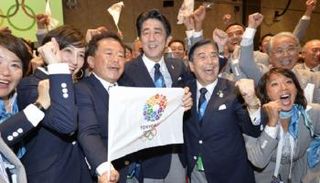 فرحة اليابانيين باستضافة الأولمبياد