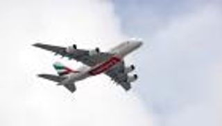 حمدان بن محمد: حكومة دبي ملتزمة بتقديم الدعم الكامل لطيران الإمارات