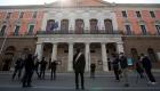 دقيقة صمتا وتنكيس الأعلام.. إيطاليا تبكي ضحايا كورونا