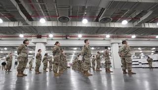 جنود أمريكيون يتدربون على مسافات خشية كورونا