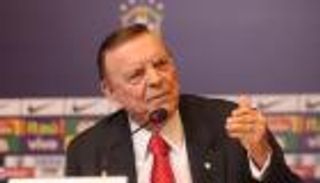 كورونا ينقذ مسؤولا عن فساد "الفيفا" من السجن