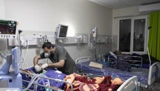 أحد ضحايا التسمم الكحولي في إيران - أرشيفية