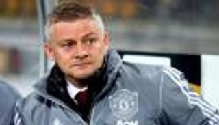 "واتساب" يضم مانشستر يونايتد لملتزمي الحظر