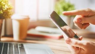 الإمارات تفعّل نظام العمل عن بُعد