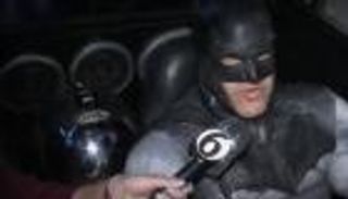 باتمان المكسيك.. مهمة للتوعية بكورونا المستجد