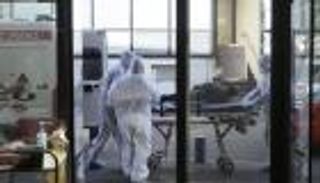 فرنسا تجلي مصابي كورونا للتخفيف عن المناطق المكتظة