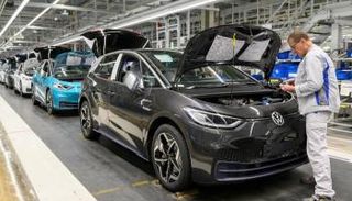 أحد مصانع فولكسفاجن- رويترز