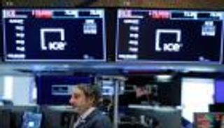 وول ستريت تهوي عند الفتح مع تفاقم مخاوف كورونا