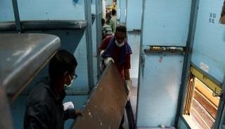 الهند تحول عربات القطارات إلى مستشفيات لمواجهة كورونا