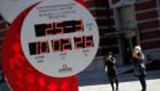 فيديو.. مفارقة غريبة في إعادة ضبط ساعة الأولمبياد