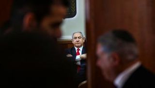 نتنياهو يعود للحجر بعد يوم من خروجه منه 