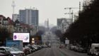 عمدة برلين يحذر من "أسابيع صعبة" قبل بلوغ "قمة الجبل"