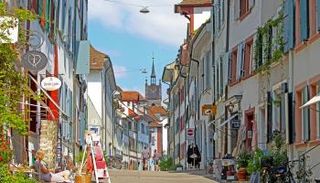 المتاجر السويسرية الصغيرة