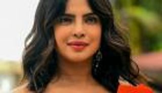 تبرعات كورونا.. 100 ألف دولار من بيريانكا تشوبرا للعاملات