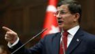 داود أوغلو لأردوغان: الحكومات تدعم مواطنيها وأنت تجمع التبرعات