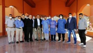 الأطقم الطبية في الحجر الصحي بمدينة مرسى علم السياحية