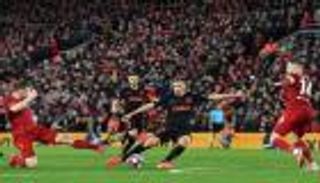 كلب لاعب أتلتيكو وسيلته للسخرية من ليفربول