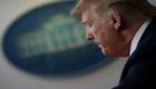 ترامب يبحث "مأزق" هبوط أسعار النفط مع المنتجين الكبار