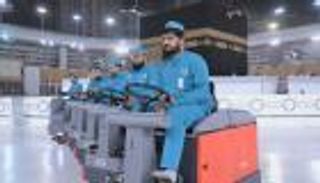 3500 عامل يعقمون المسجد الحرام بالمطهرات يوميا