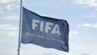 فيفا يتدخل في قضية تخفيض أجور اللاعبين