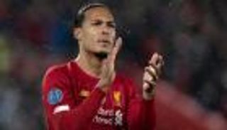 السيتي يستحوذ على خماسي فان ديك المفضل