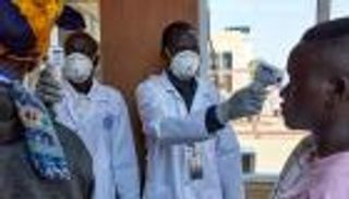 "من مكانك ردد هتافك".. السودانيون يحيون الثورة بمنازلهم