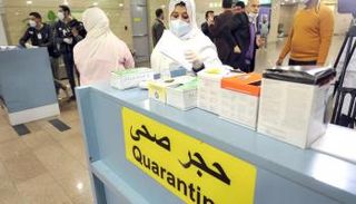 أحد أفراد الطاقم الطبي بمستشفى في مصر