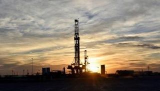 النفط يتعافي مع بآمال خفض الإنتاج