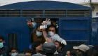 أطباء باكستانيون يتظاهرون للحماية من كورونا والشرطة تتدخل