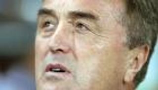 وفاة أنتيتش.. مدرب برشلونة والريال وبطل الثنائية التاريخية