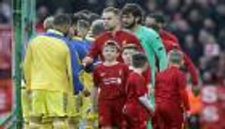 فيديو.. كورونا ينهي 7 عادات في الملاعب