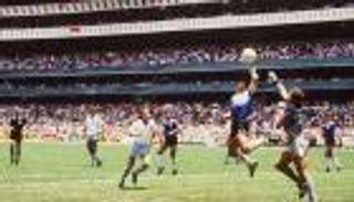 فيديو.. أشهر أهداف "كرة اليد" في ملاعب القدم