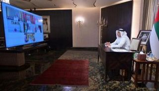 الفريق الشيخ سيف بن زايد آل نهيان خلال رئاسة الاجتماع عن بعد
