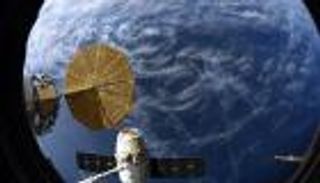 "دراجون" تعود إلى الأرض بعد مهمة فضائية ناجحة