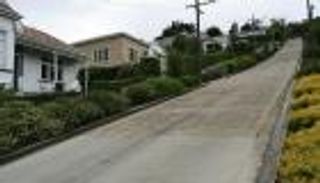 نيوزيلندا تستعيد لقب أكثر شارع منحدر في العالم