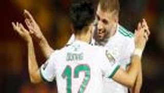 كورونا يهدد مصير 5 جزائريين في الملاعب الأوروبية