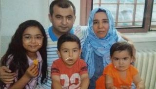 المدرس التركي الراحل وأسرته