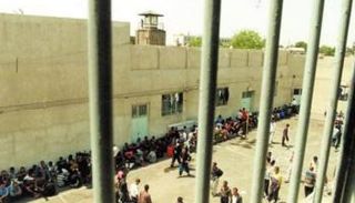 نزلاء داخل سجن محلي في إيران - أرشيفية