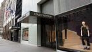 الكمامة موضة بتوقيع أرقى دور الأزياء الفرنسية