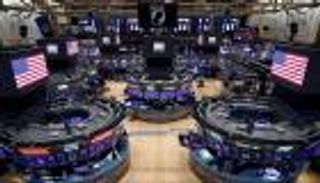 وول ستريت تقفز بدعم تحفيز ضخم من المركزي الأمريكي