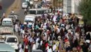 الوقود والخبز عنوان لأزمة سودانية "طاحنة".. ورفع الدعم يتصدر الحلول 