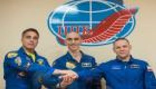 3 رواد يهربون من كورونا إلى الفضاء