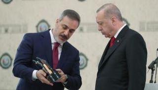 أردوغان مع رئيس الاستخبارات هاكان فيدان