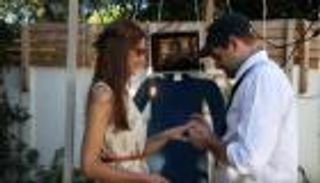 يتحدى العزل ويقيم حفل زفافه.. والمدعوون "مفاجأة"